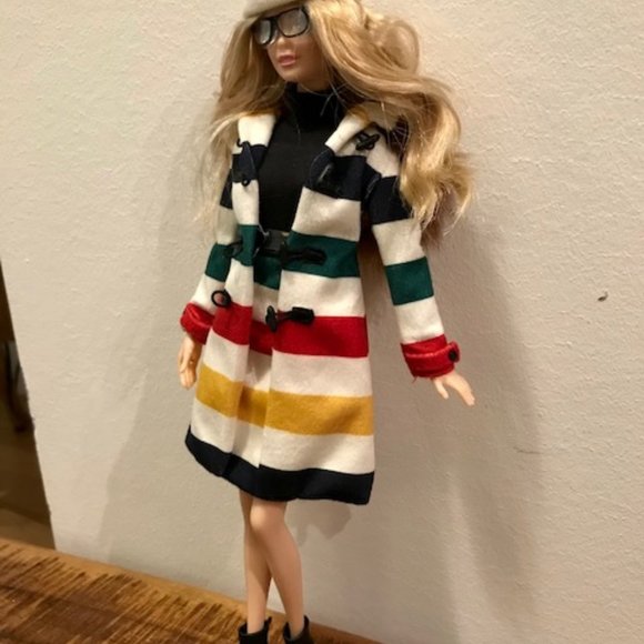 The Hudson Bay Collectable Barbie - Picture 2 of 3
